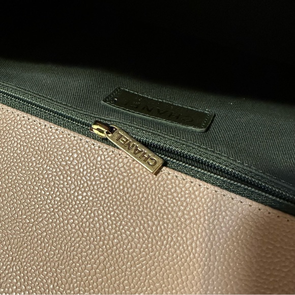 Chanel Boy Bag - Picture 5 of 9